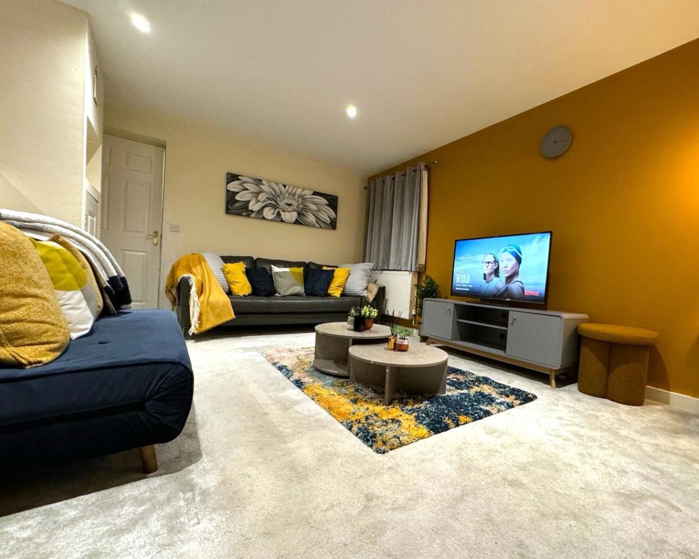 Large Cosy 2 Bedroom Ground Floor Flat In Stevenage Sg1 Sleeps 4-5 Free Parking Exterior foto