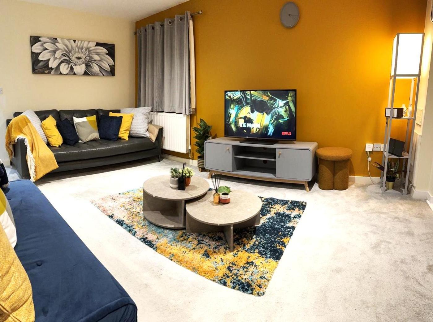 Large Cosy 2 Bedroom Ground Floor Flat In Stevenage Sg1 Sleeps 4-5 Free Parking Exterior foto