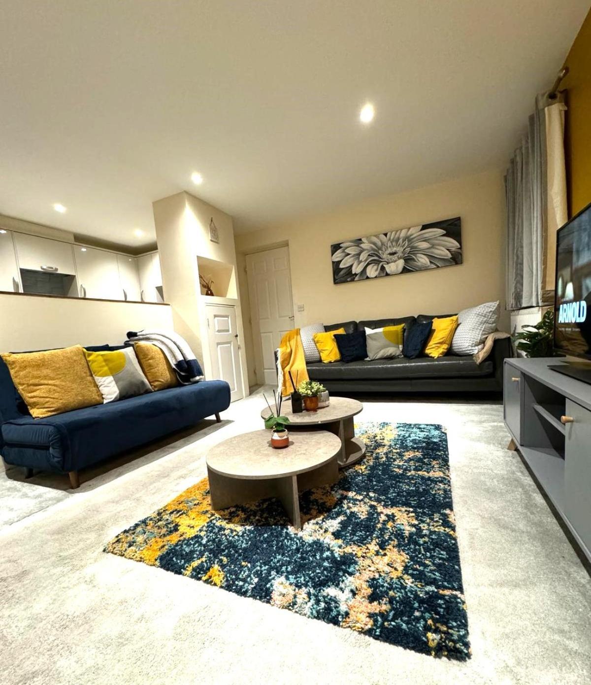 Large Cosy 2 Bedroom Ground Floor Flat In Stevenage Sg1 Sleeps 4-5 Free Parking Exterior foto