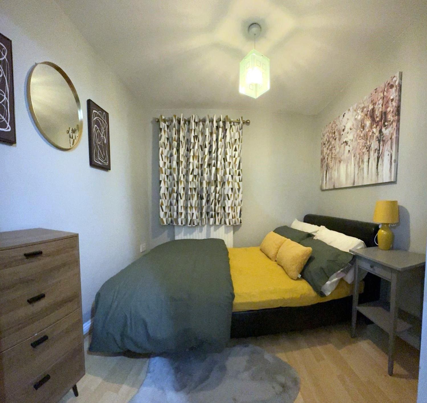 Large Cosy 2 Bedroom Ground Floor Flat In Stevenage Sg1 Sleeps 4-5 Free Parking Exterior foto